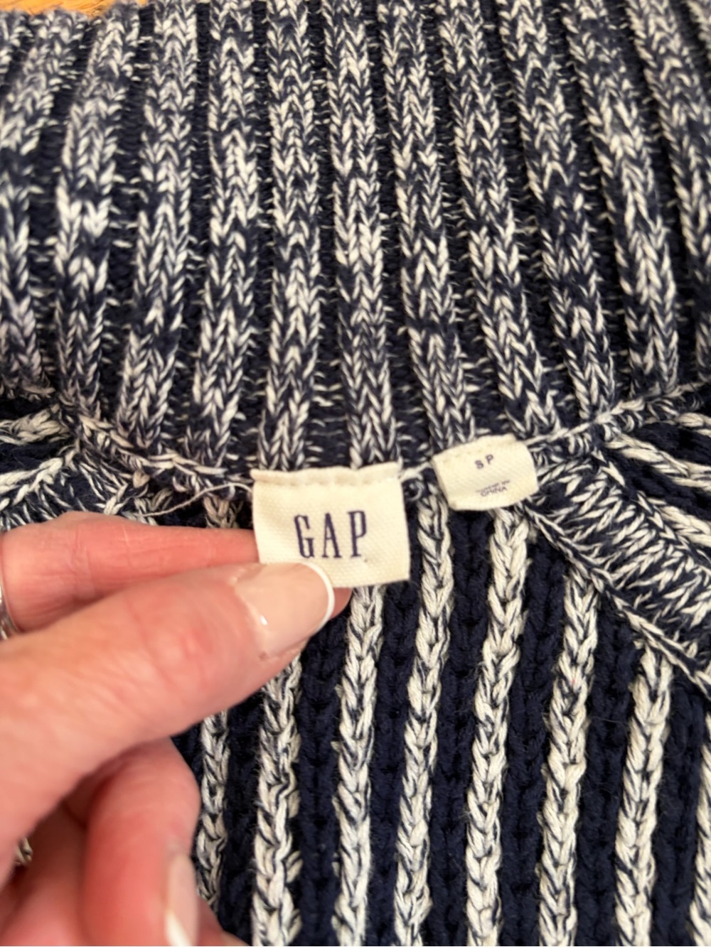 Y2K GAP Navy and White Textured Toggle Duffle Cardigan Size S - Picture 7 of 8